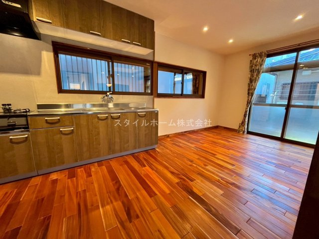 東幸町東明戸建の内装