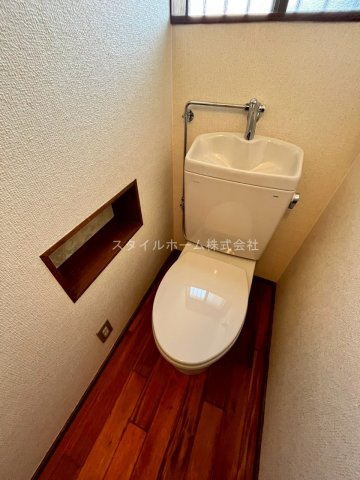 東幸町東明戸建のトイレ