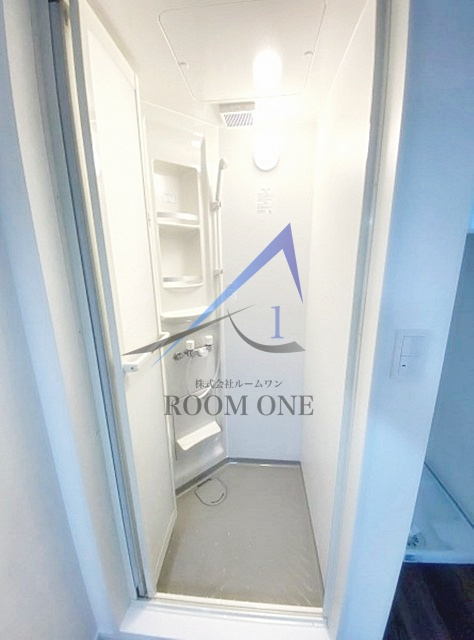 Ｎ・Ｙ・ＴＯＲＴＵＧＡの浴室|シャワールームです。