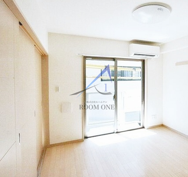 アメニティーズ　プレイスの居間・リビング|洋室のお部屋です。