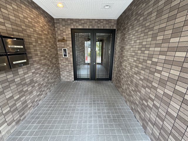 アメリ南桜塚のエントランス