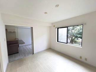 【洋室】 | ローズガーデン１番館 | 白を基調とした明るい居室