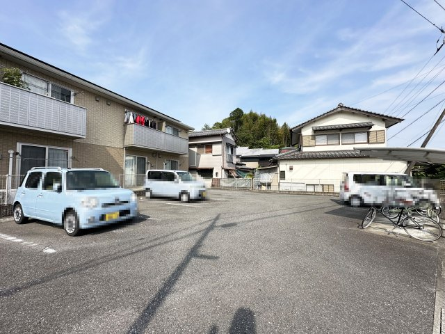 メゾン・シャロームの駐車場