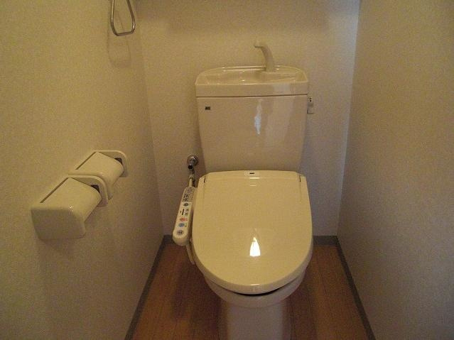 ネオ・クレストⅢのトイレ|シャワー付トイレ