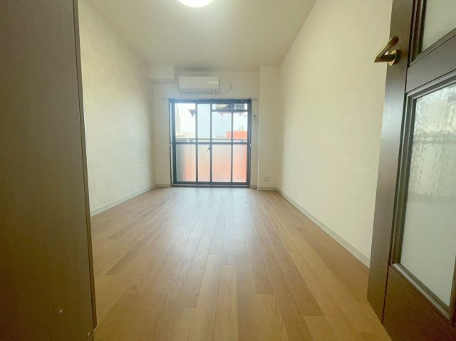 ローズコーポ新大阪9の居間・リビング