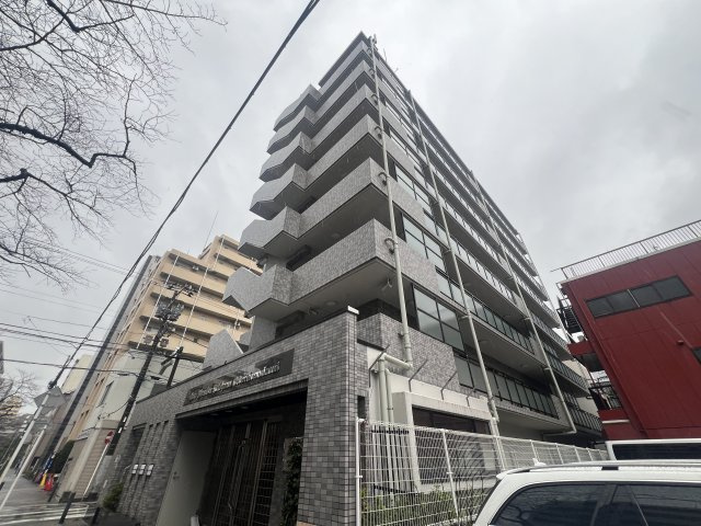 みんな大好き横浜B級グルメ「バーグ」日替わりもおススメ徒歩圏内です。【リノベ／ライオンズマンション横浜大通り公園南】の外観|外観もきれいです