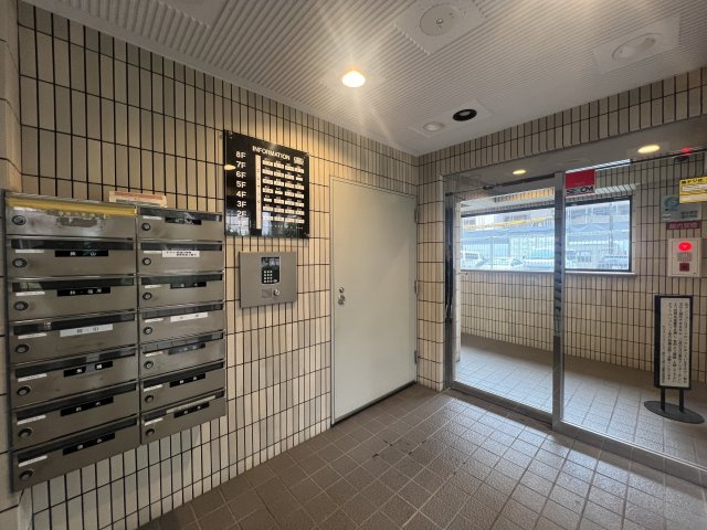 みんな大好き横浜B級グルメ「バーグ」日替わりもおススメ徒歩圏内です。【リノベ／ライオンズマンション横浜大通り公園南】のその他共用部分