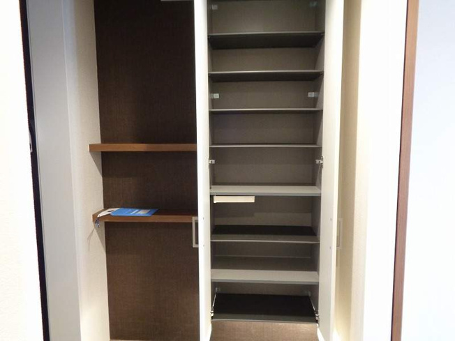 【収納】 | べレオ　ラ・カシータ | 玄関内　シューズボックス