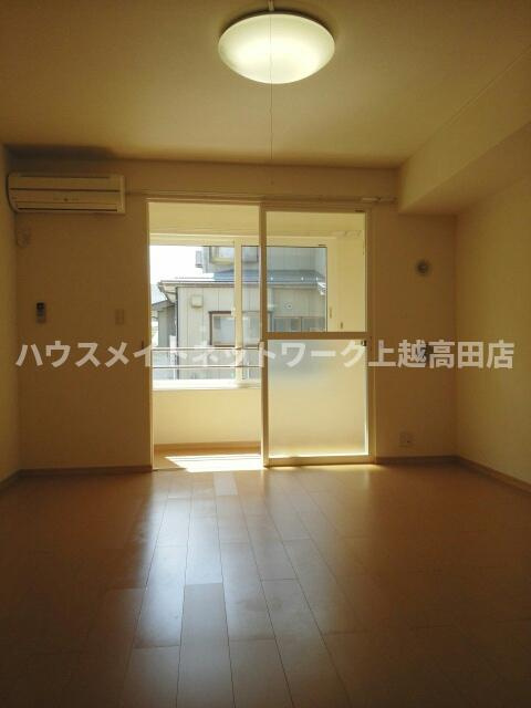 ブリーゼの居間・リビング|洋室