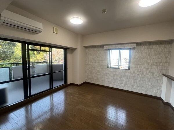 バンベール・グラン山手 弐番館の居間・リビング