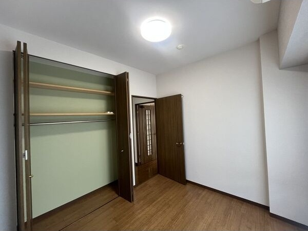 バンベール・グラン山手 弐番館の洋室