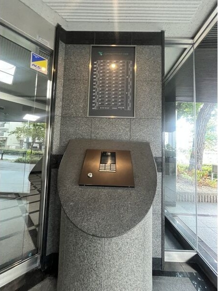 バンベール・グラン山手 弐番館のエントランス