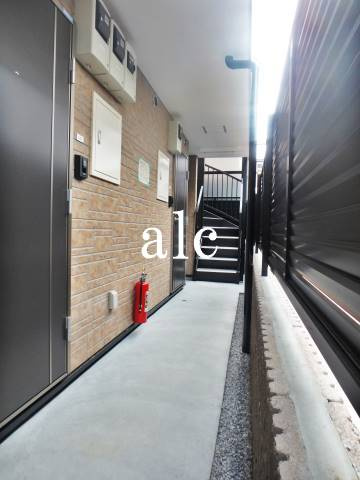 ルームズ高円寺南Bの玄関