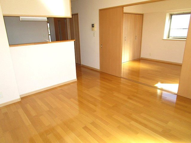 熊本市東区花立６丁目の賃貸マンションの居間・リビング