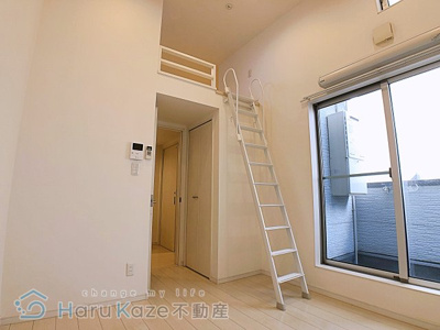 【居間・リビング】 | リヴェール鶴里【名古屋市賃貸・ロフト】