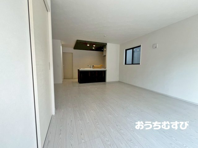 名古屋市北区長喜町2期(全2棟)の居間・リビング