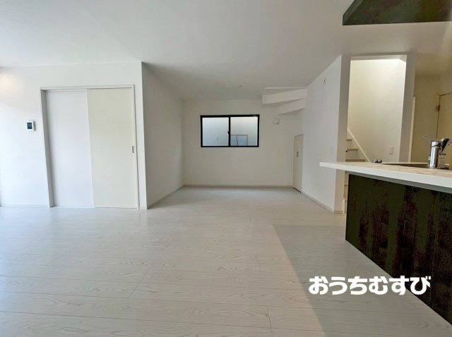 名古屋市北区長喜町2期(全2棟)の居間・リビング