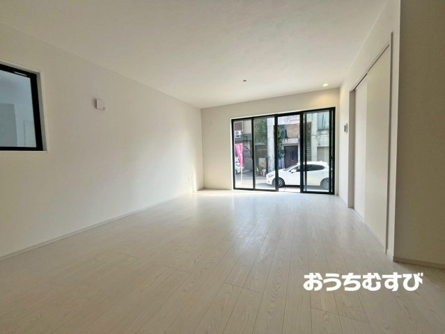 名古屋市北区長喜町2期(全2棟)の居間・リビング