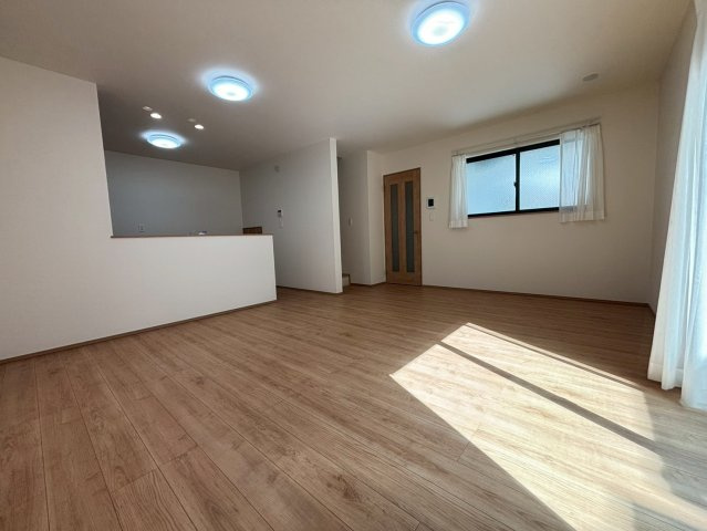 江戸川区東小岩１丁目　新築戸建B号棟の居間・リビング|2026年3月1日撮影