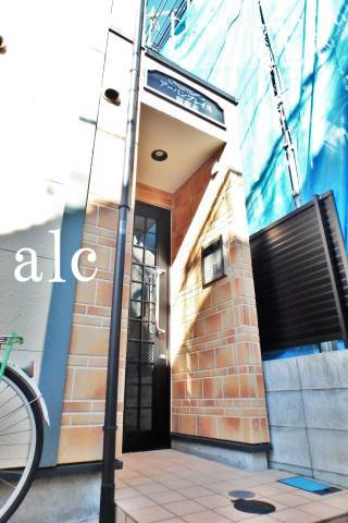 アーバンプレイス新宿北のエントランス|エントランスです
