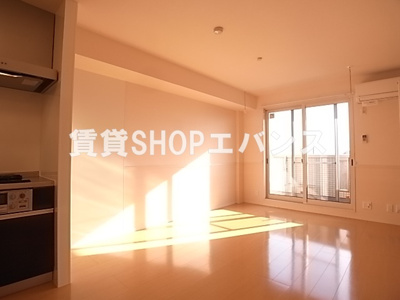 【居間・リビング】 | ソリエガーデン | こちらの居間で趣味の時間をお楽しみください