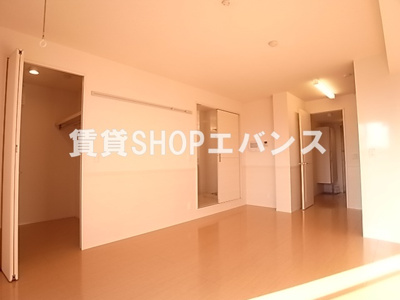 【寝室】 | ソリエガーデン | 開放的な寝室です