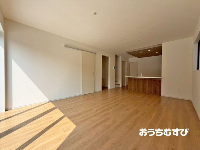 名古屋市北区長喜町2期(全2棟)の居間・リビング