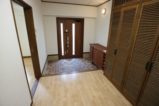 薬師グリーンハイツの玄関