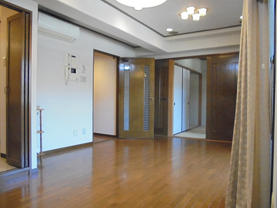 ベルレーブ本山の居間・リビング