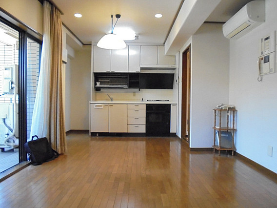 ベルレーブ本山の居間・リビング