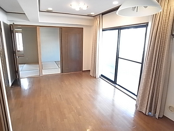 ベルレーブ本山の居間・リビング