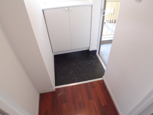 岡本梅林住宅の玄関