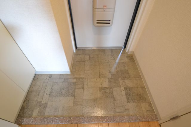 サンコーウィズダムスクウェアの玄関