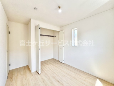 【洋室】 | 田方郡函南町仁田 12期 新築一戸建て 2号棟 | 5帖の洋室です
