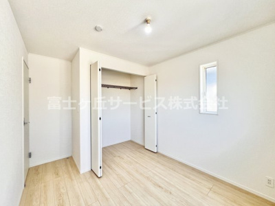 【洋室】 | 田方郡函南町仁田 12期 新築一戸建て 2号棟 | 5帖の洋室です
