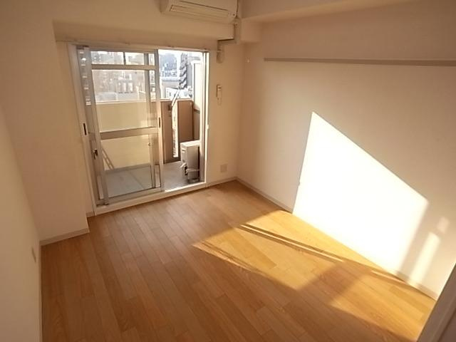 サンコーウィズダムスクウェアの居間・リビング