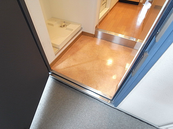 エステムコート新神戸エリタージュの玄関