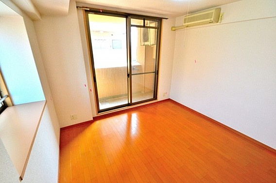 エステムコート新神戸エリタージュの洋室