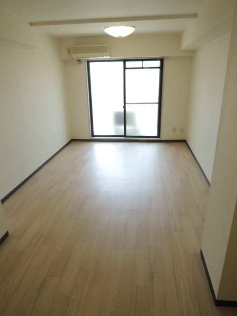 グランテ下山手の洋室