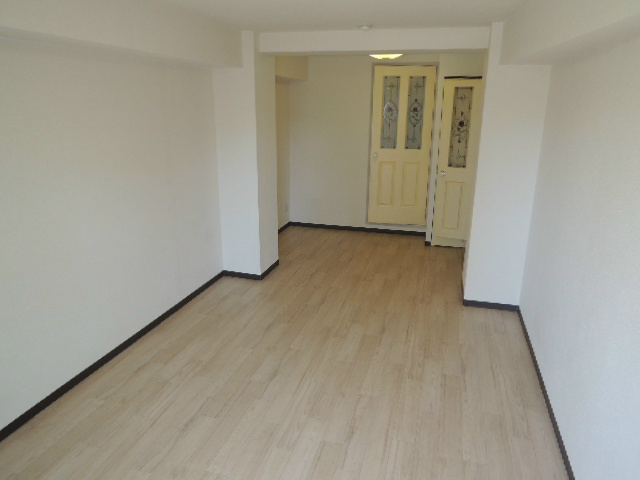 グランテ下山手の洋室