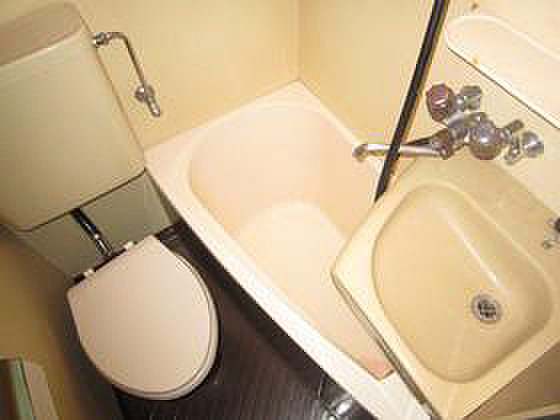 ネオダイキョー三宮の浴室