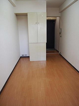 ネオダイキョー三宮の居間・リビング