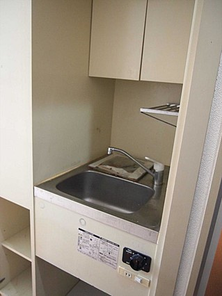 ネオダイキョー三宮のキッチン