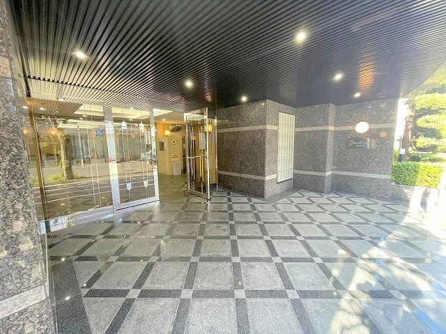 ローズコーポ西中島のエントランス