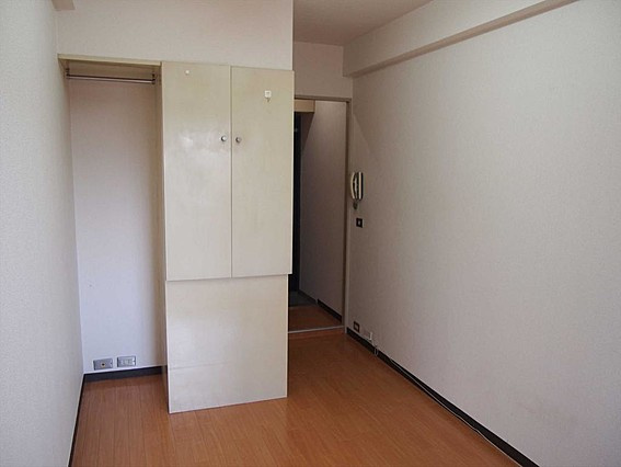 ネオダイキョー三宮の居間・リビング