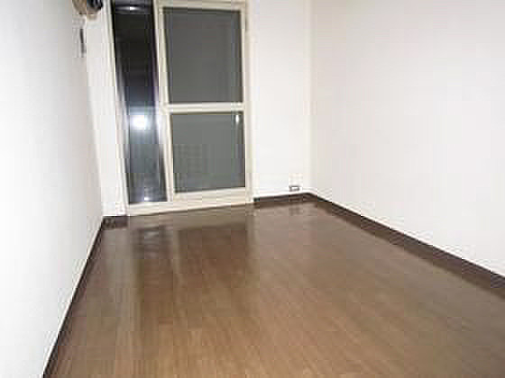 ネオダイキョー三宮の居間・リビング