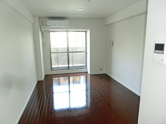 SDグランツ新神戸の居間・リビング