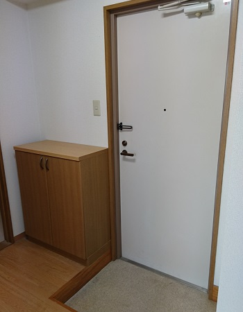 ハイツ西川の玄関