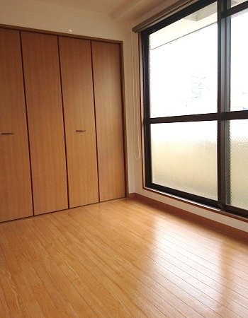 ハイツ西川の居間・リビング