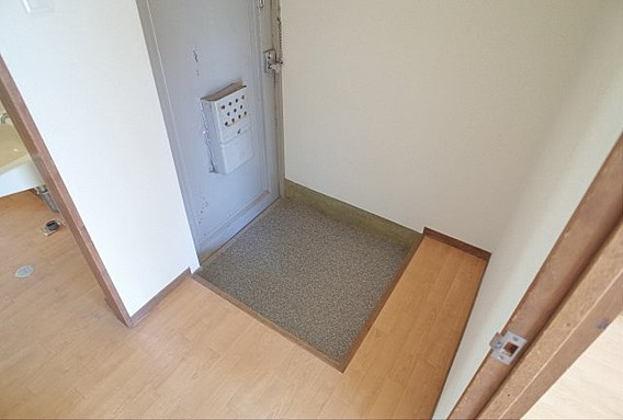 ハイツタケシの玄関